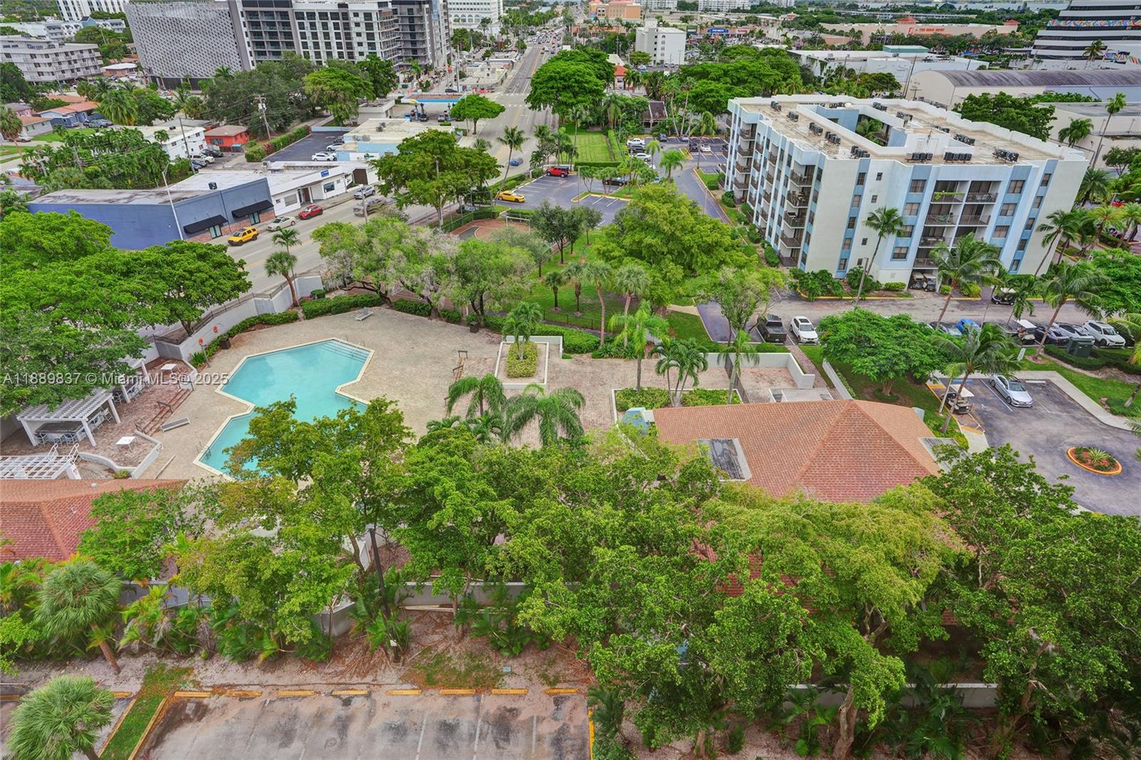 GREENWICH PH I CONDO - Residential
