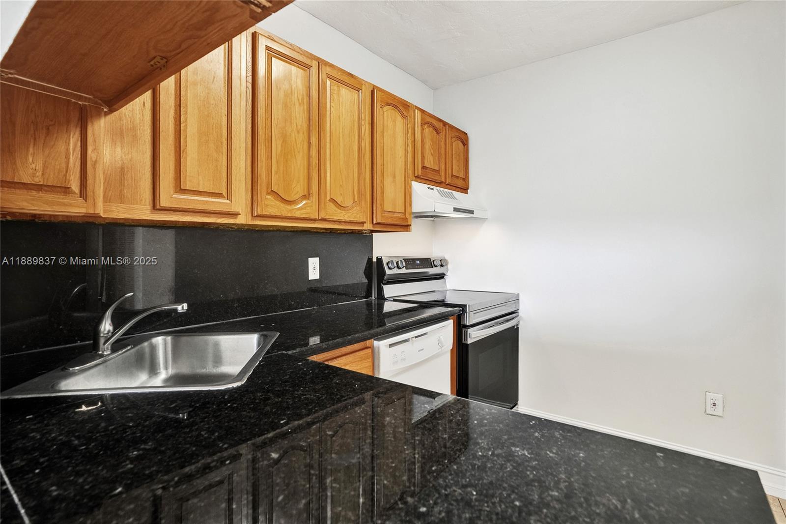 GREENWICH PH I CONDO - Residential
