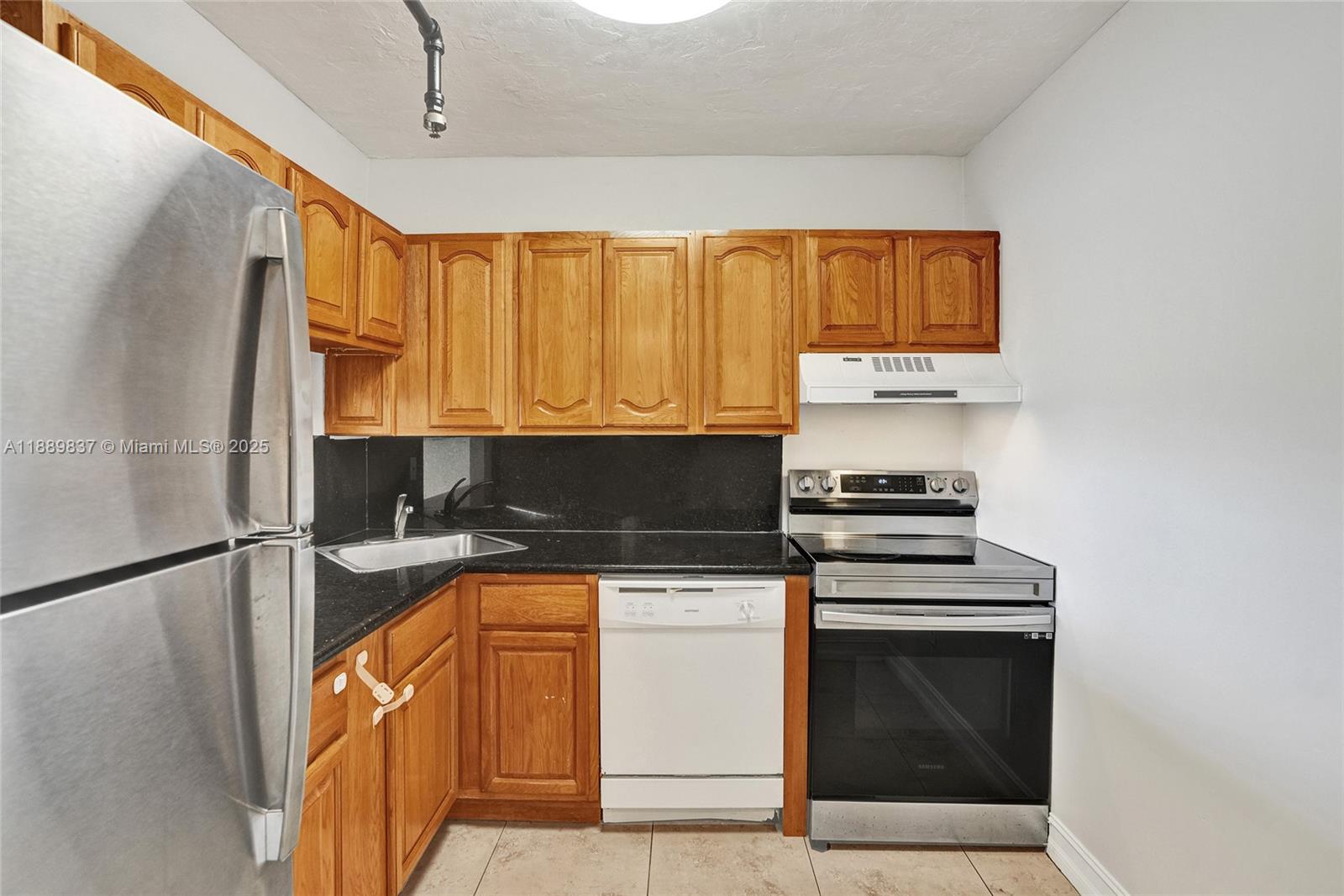 GREENWICH PH I CONDO - Residential