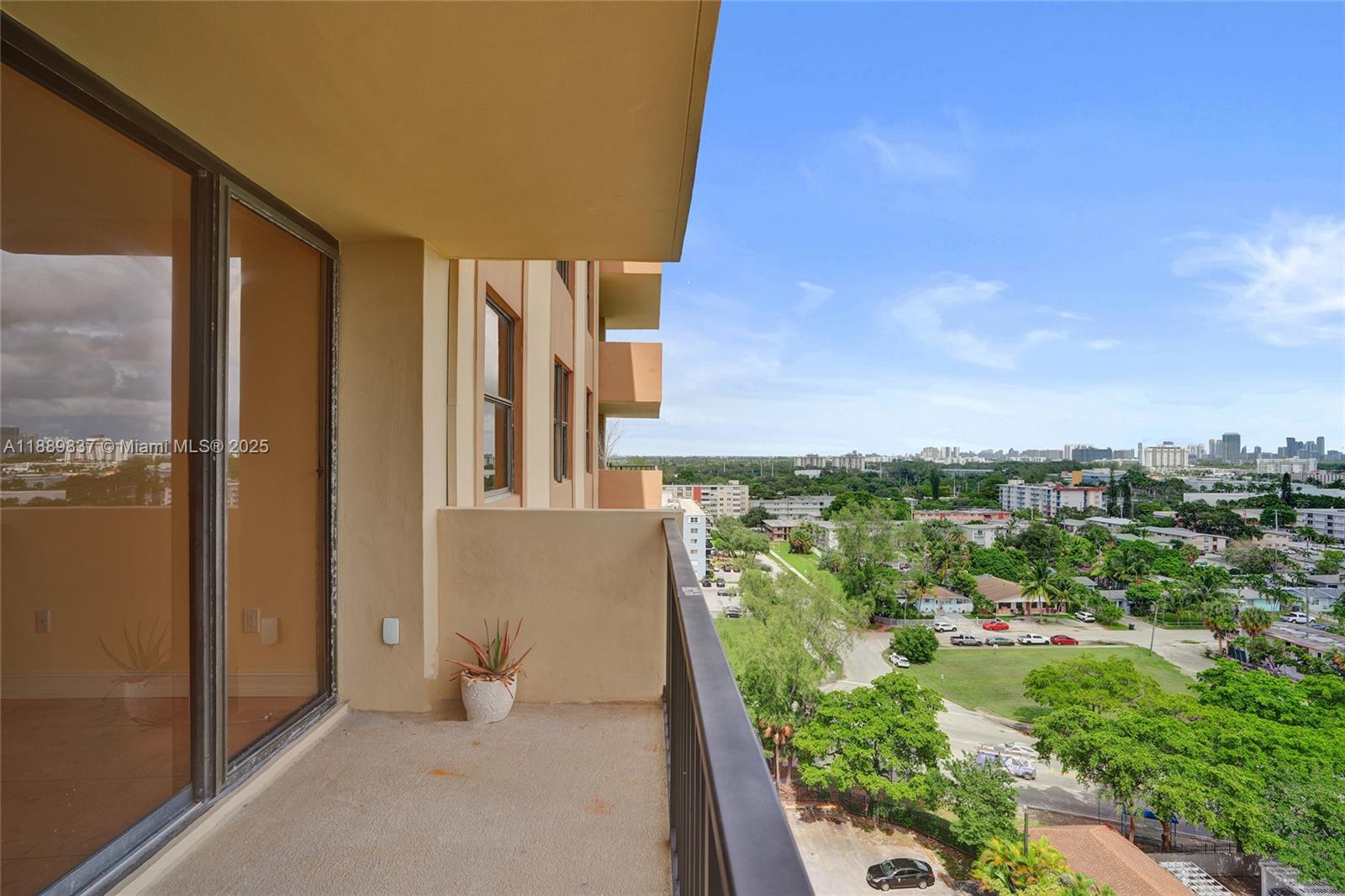 GREENWICH PH I CONDO - Residential