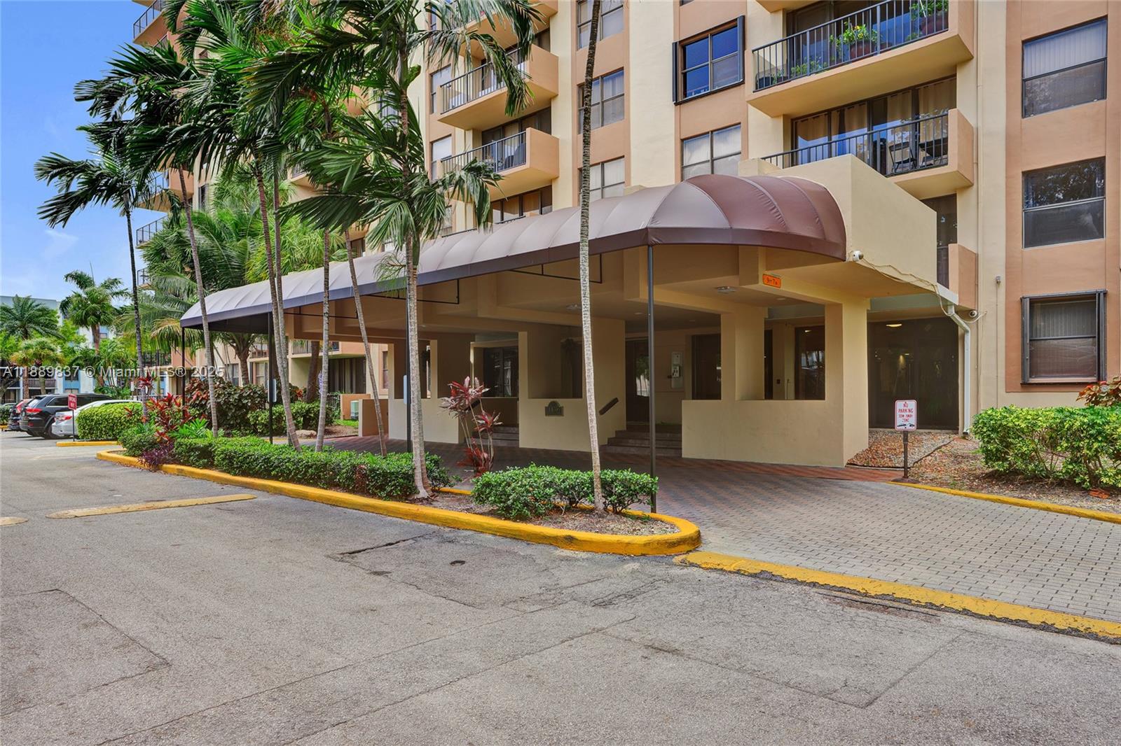 GREENWICH PH I CONDO - Residential