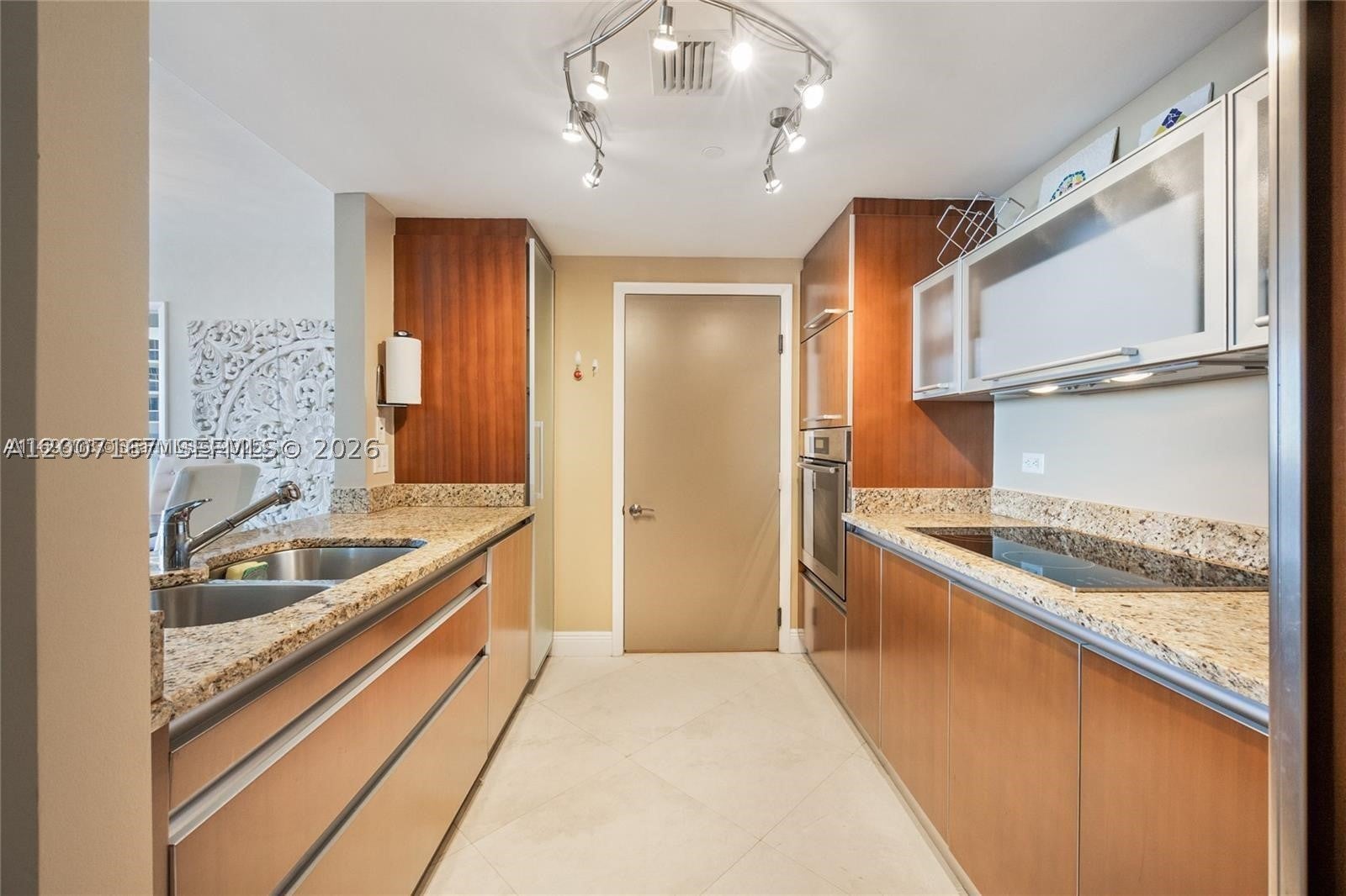 17201 Collins Ave 2305