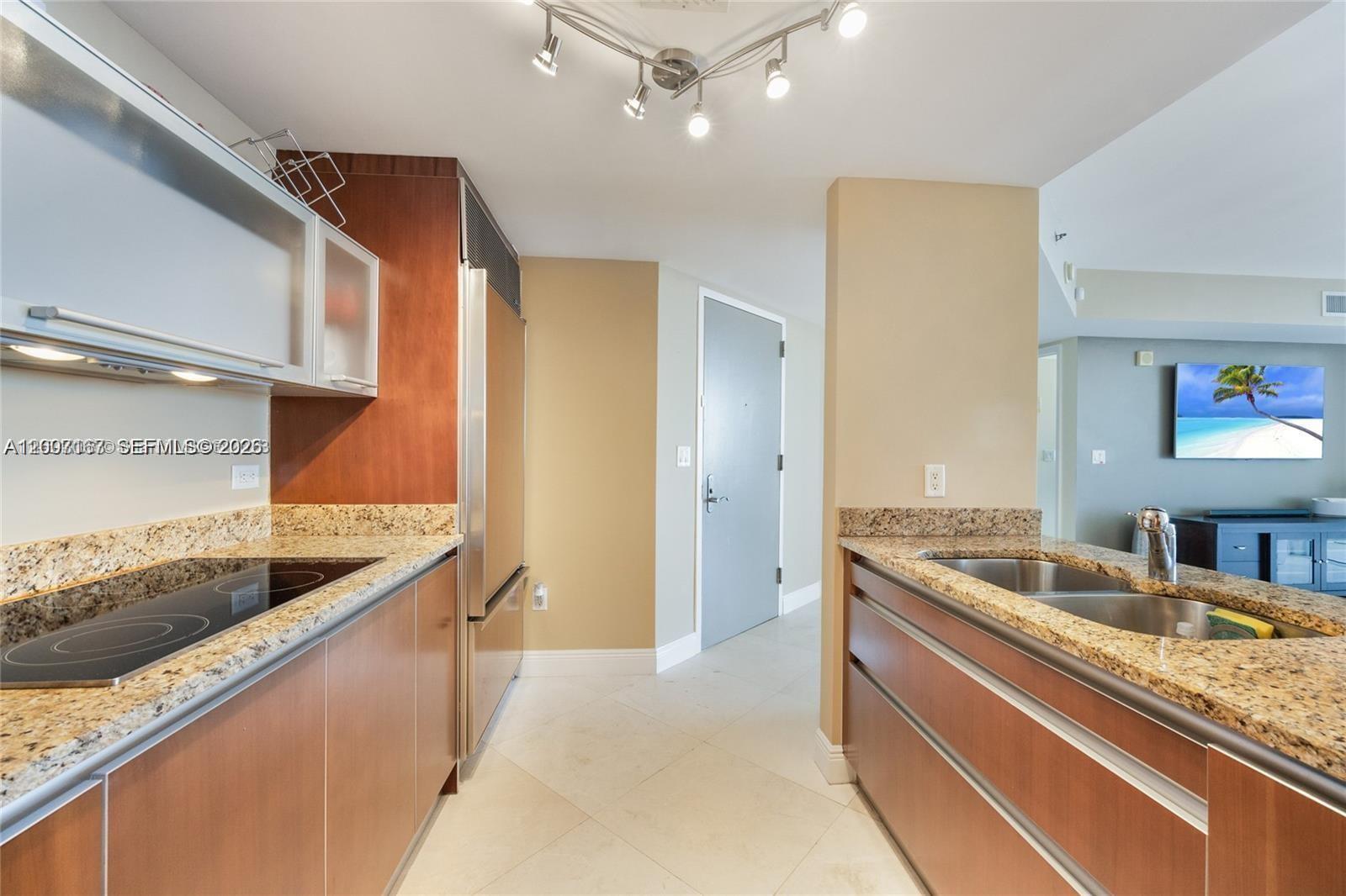 17201 Collins Ave 2305