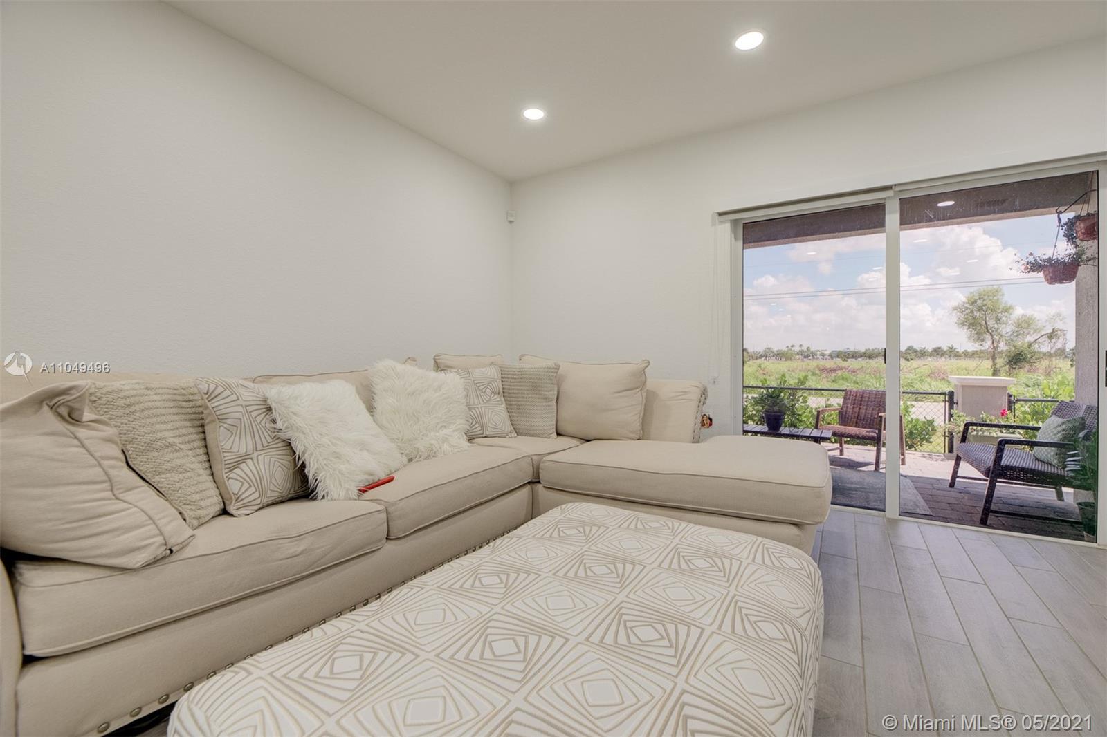 ROYAL HOMES WEST - Residential