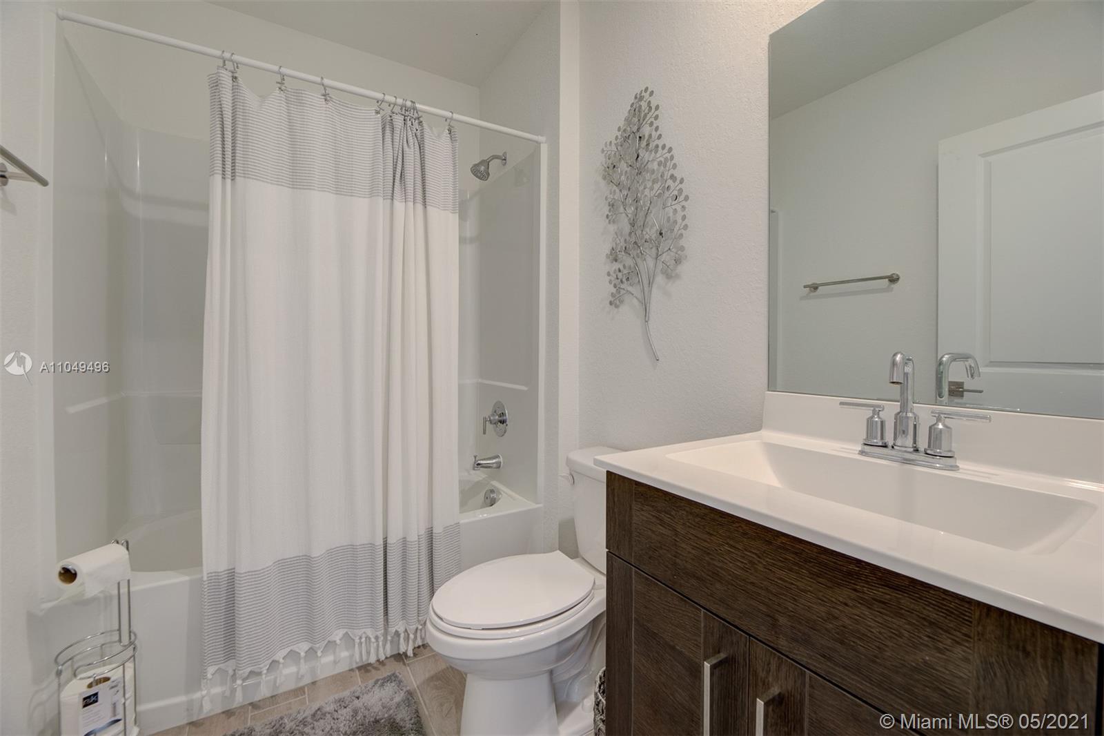 ROYAL HOMES WEST - Residential