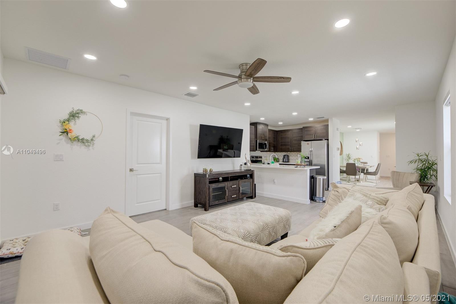 ROYAL HOMES WEST - Residential