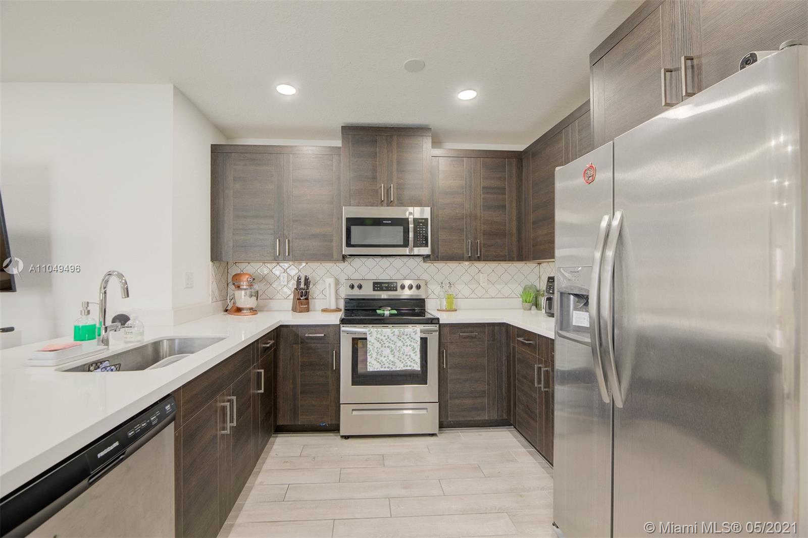 ROYAL HOMES WEST - Residential