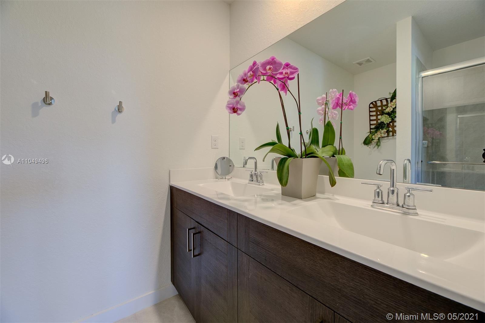 ROYAL HOMES WEST - Residential