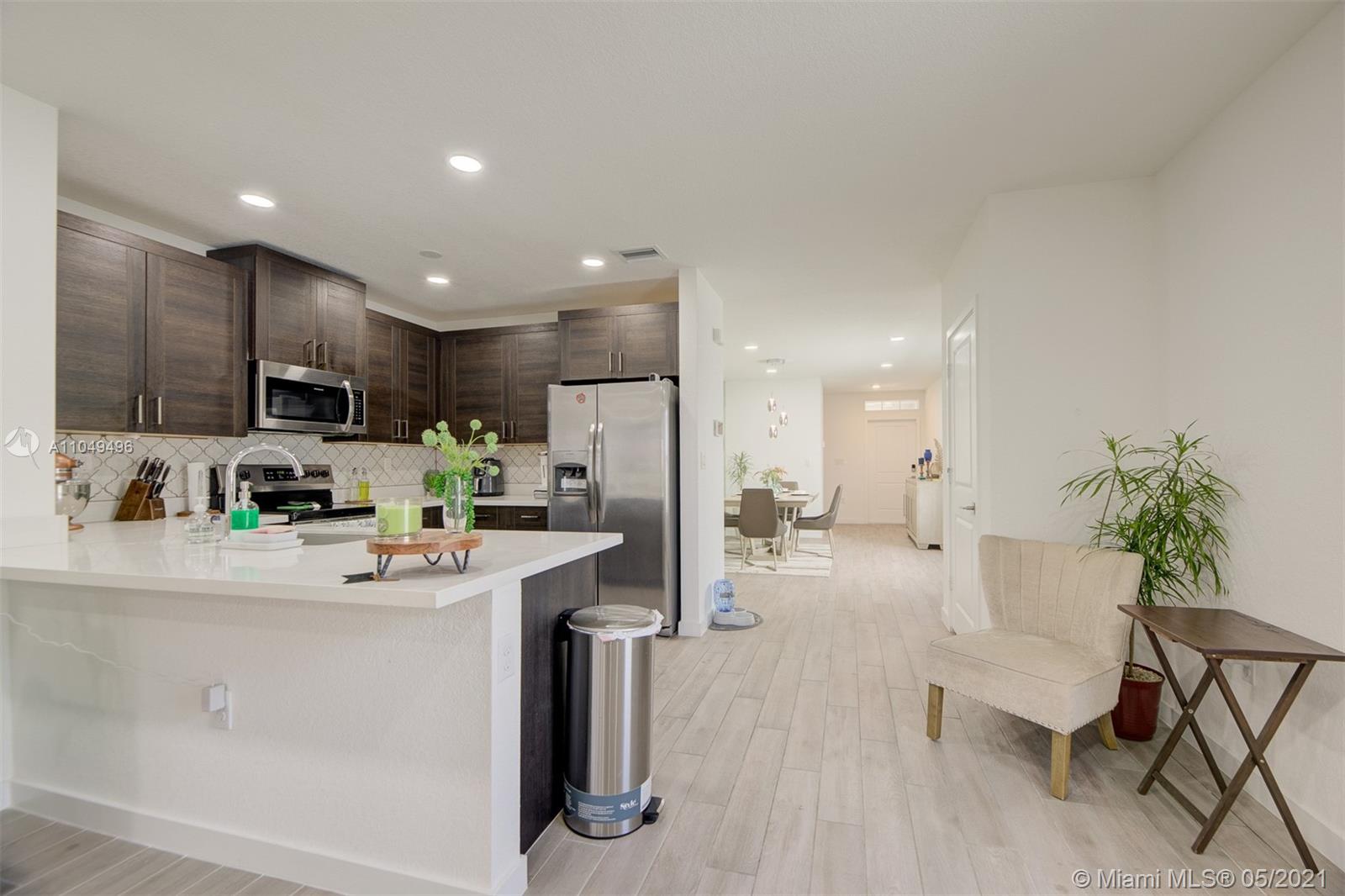 ROYAL HOMES WEST - Residential