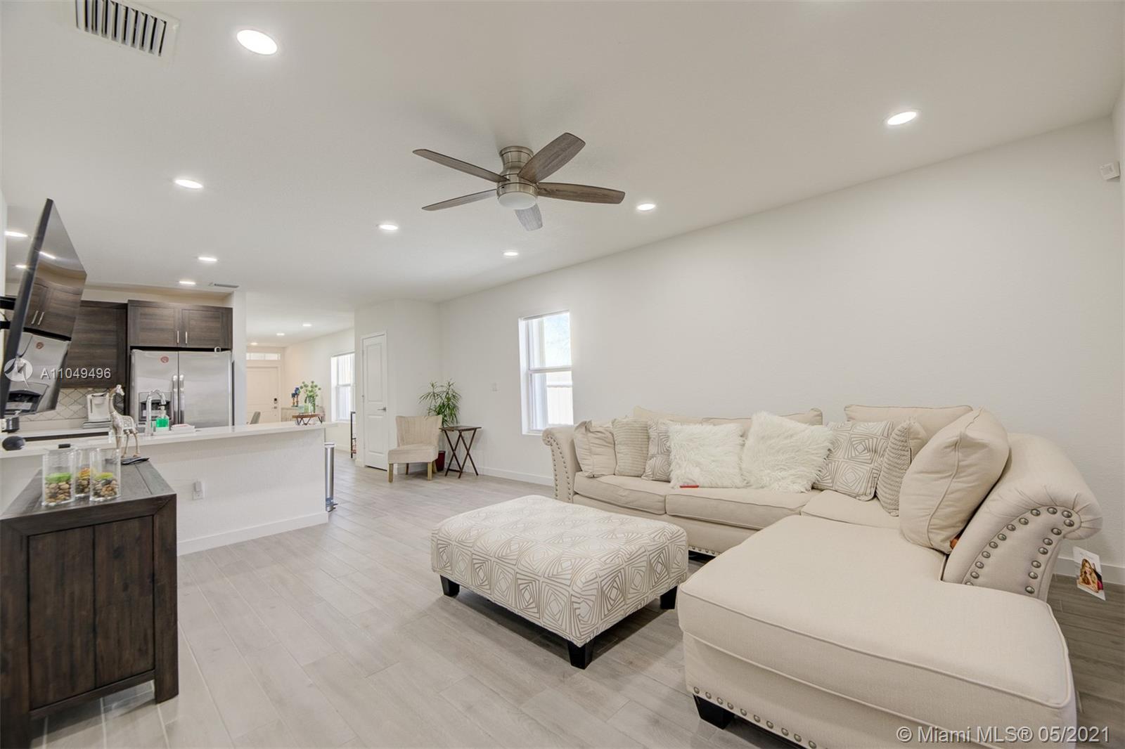 ROYAL HOMES WEST - Residential