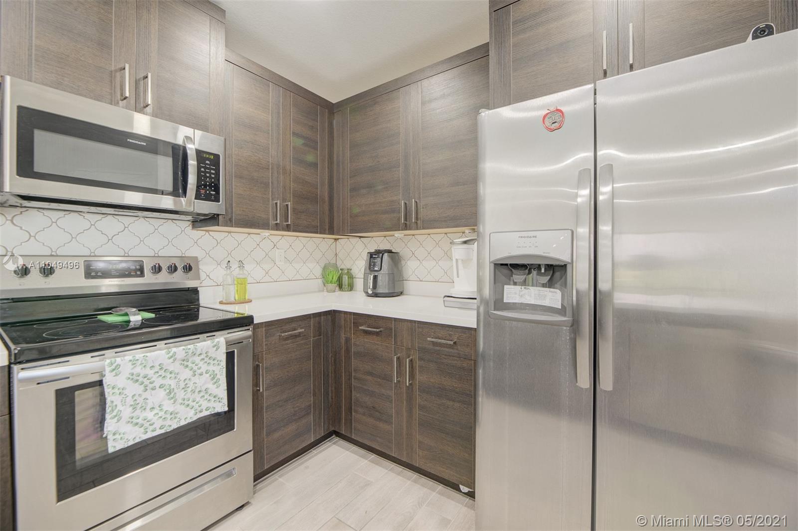 ROYAL HOMES WEST - Residential