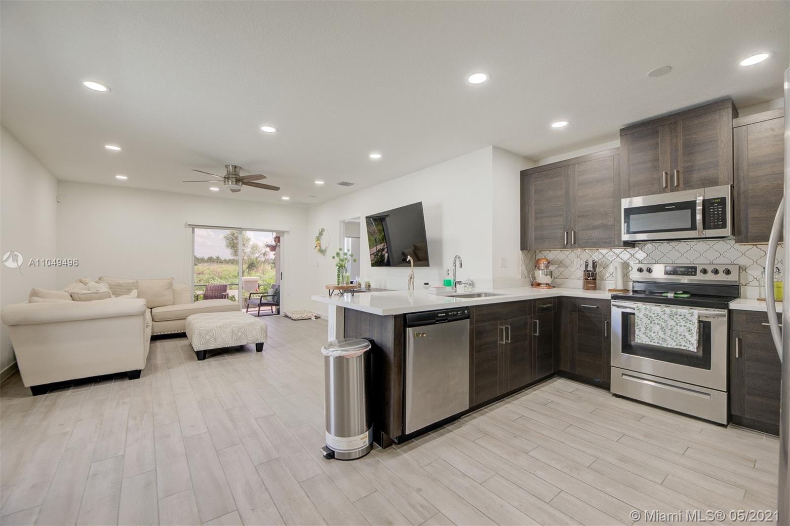 ROYAL HOMES WEST - Residential