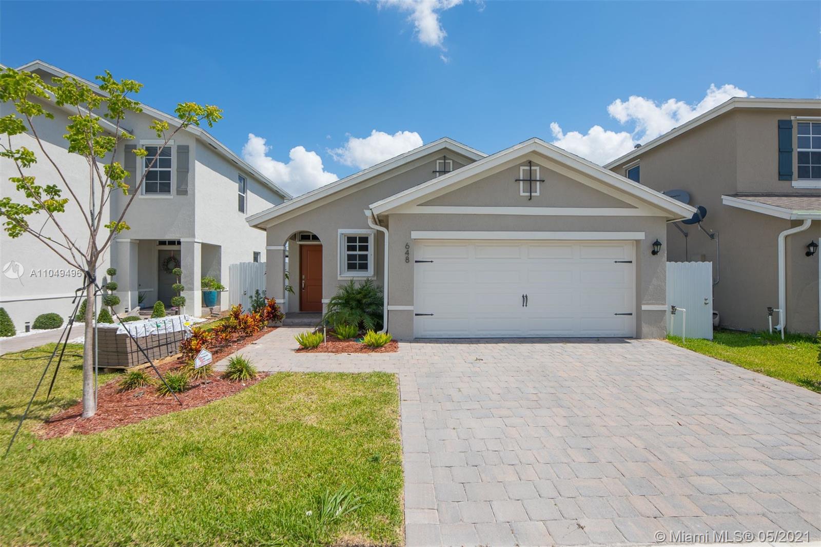 ROYAL HOMES WEST - Residential