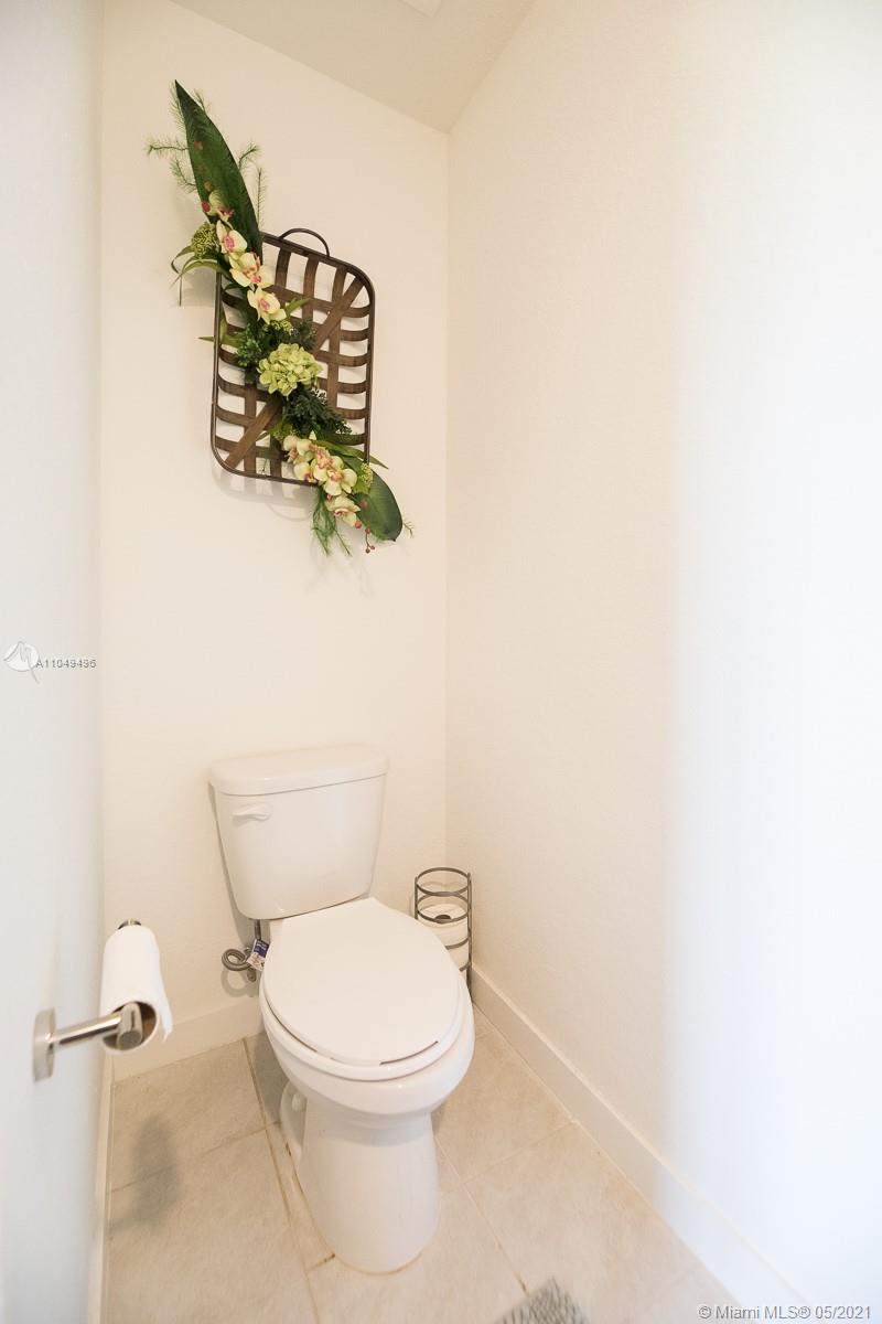 ROYAL HOMES WEST - Residential