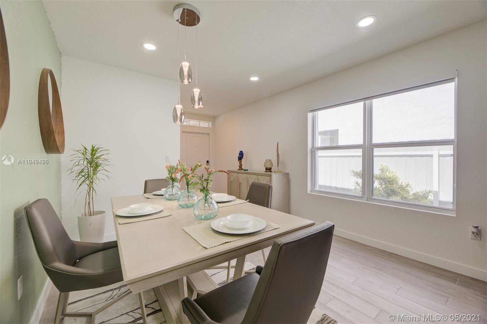 ROYAL HOMES WEST - Residential