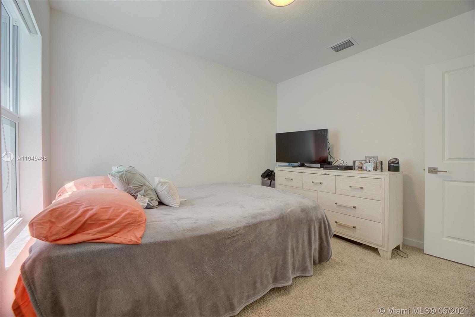 ROYAL HOMES WEST - Residential