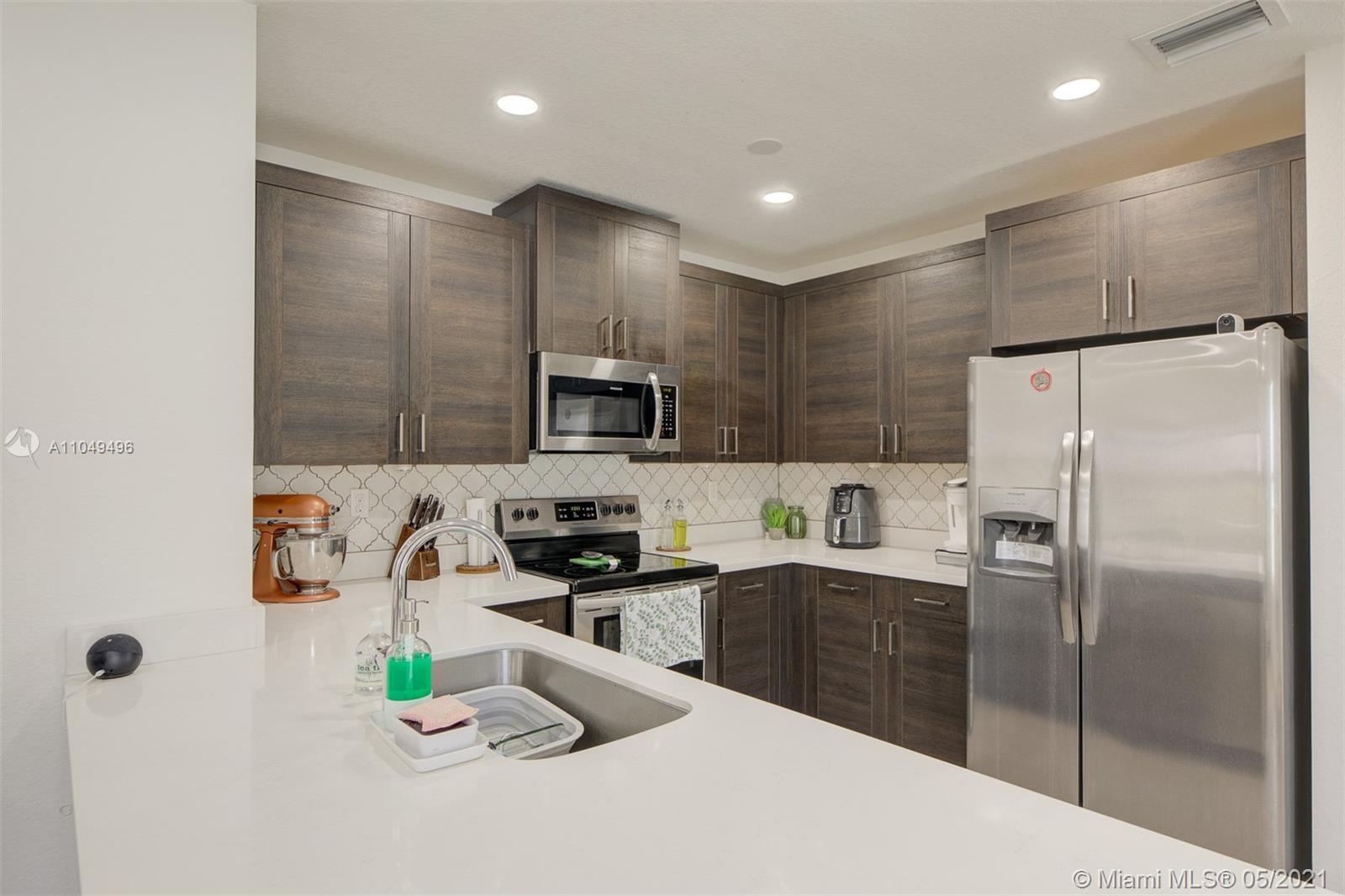 ROYAL HOMES WEST - Residential