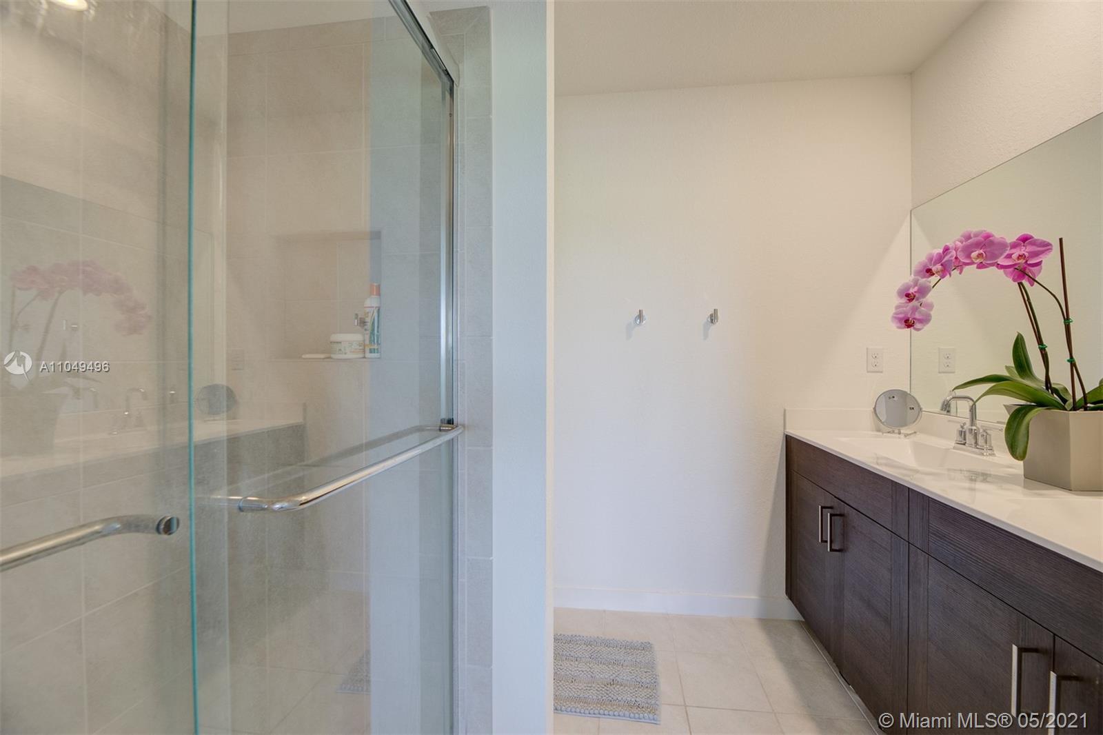 ROYAL HOMES WEST - Residential