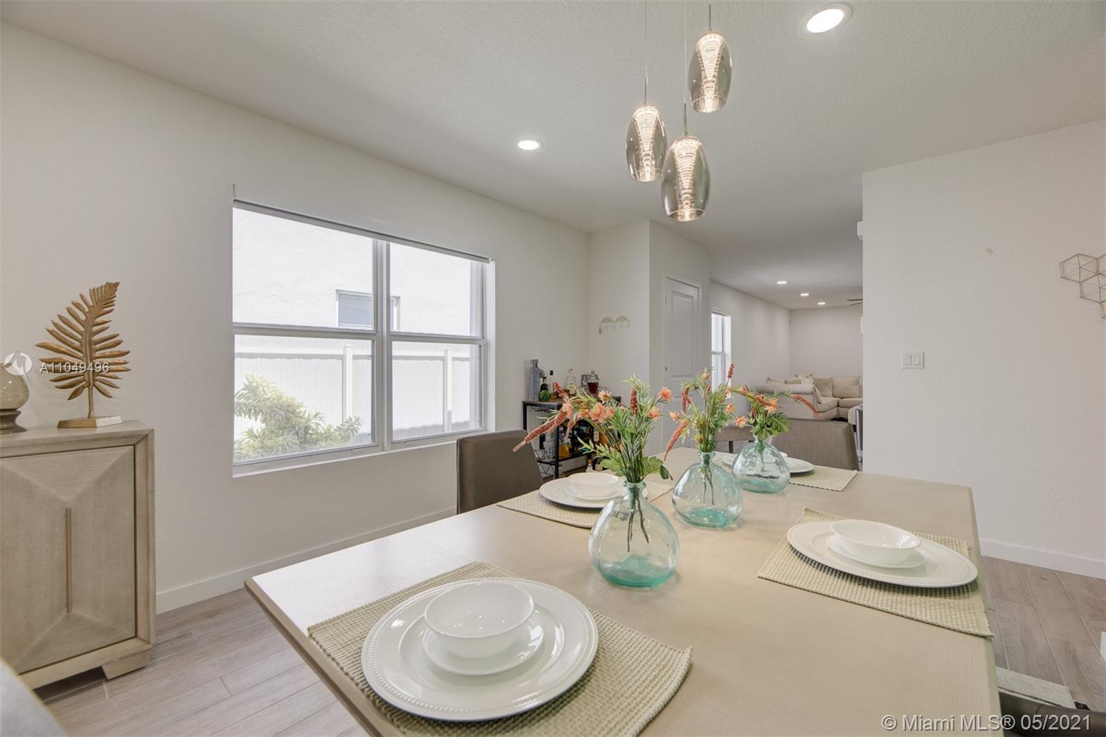 ROYAL HOMES WEST - Residential