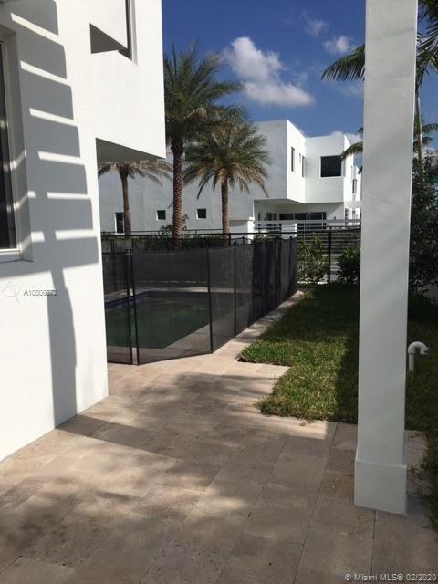 MODERN DORAL - Residential