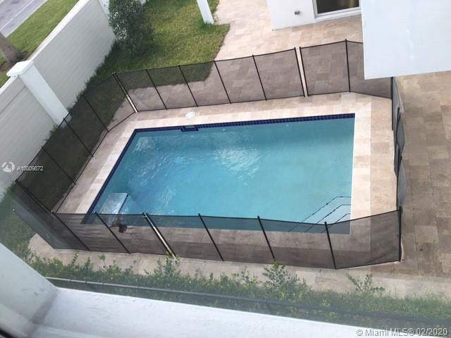 MODERN DORAL - Residential