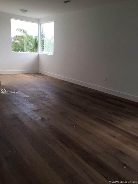 MODERN DORAL - Residential