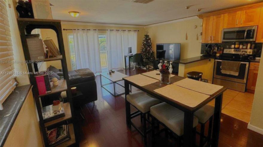 CALLING INVESTORS, EXCELLENT LOCATION UNIT 1-1 RENTED, EXCELENT TENAT, IN THE HEART OF DADELAND, CLOSE TO THE MALL, SUPERMARKETS, MUST SEE IT!!
Equal housing opportunity