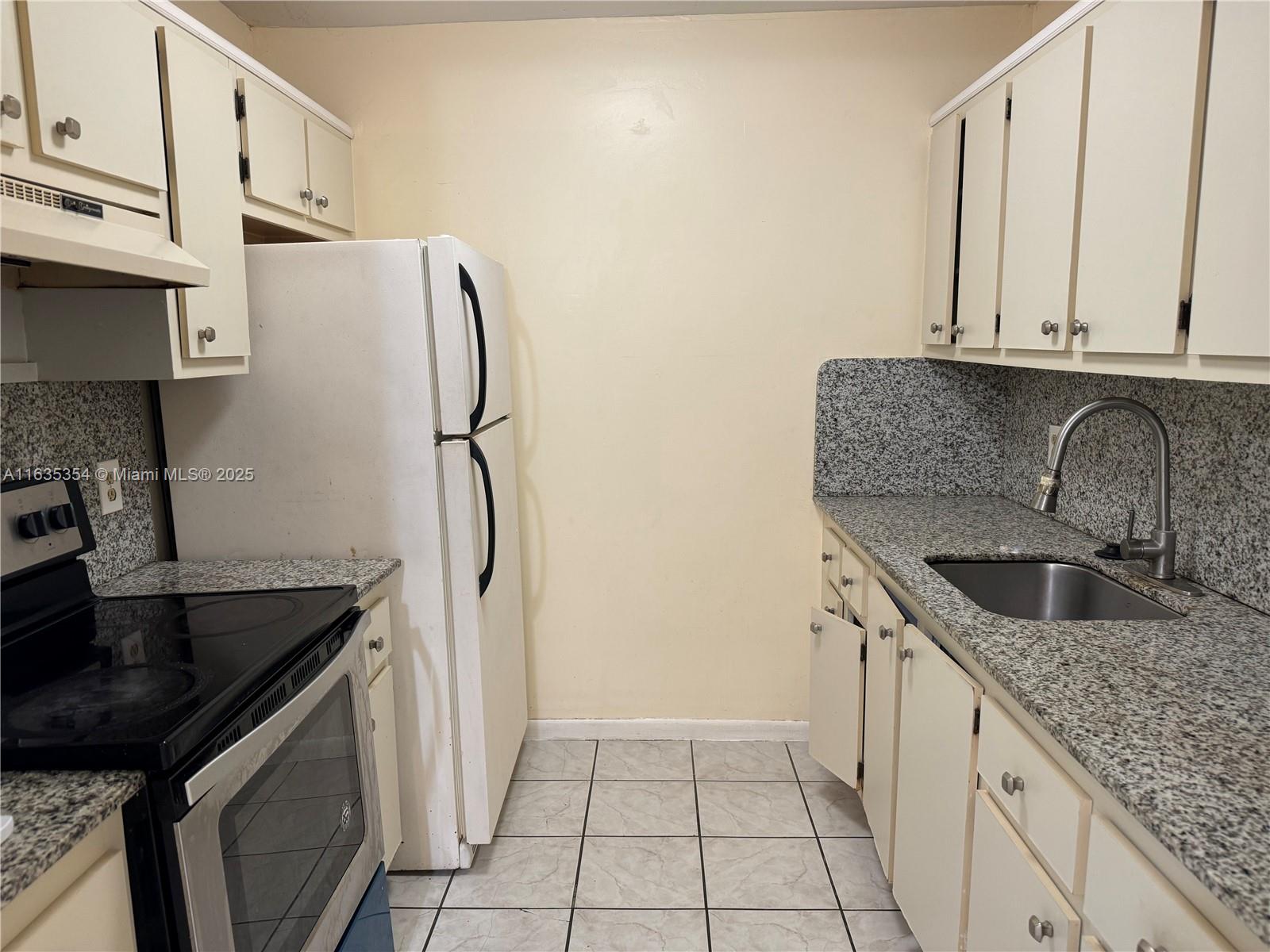 Property for Sale at 200 Sw 132nd Way 313L, Pembroke Pines, Miami-Dade County, Florida - Bedrooms: 1 
Bathrooms: 2  - $112,900