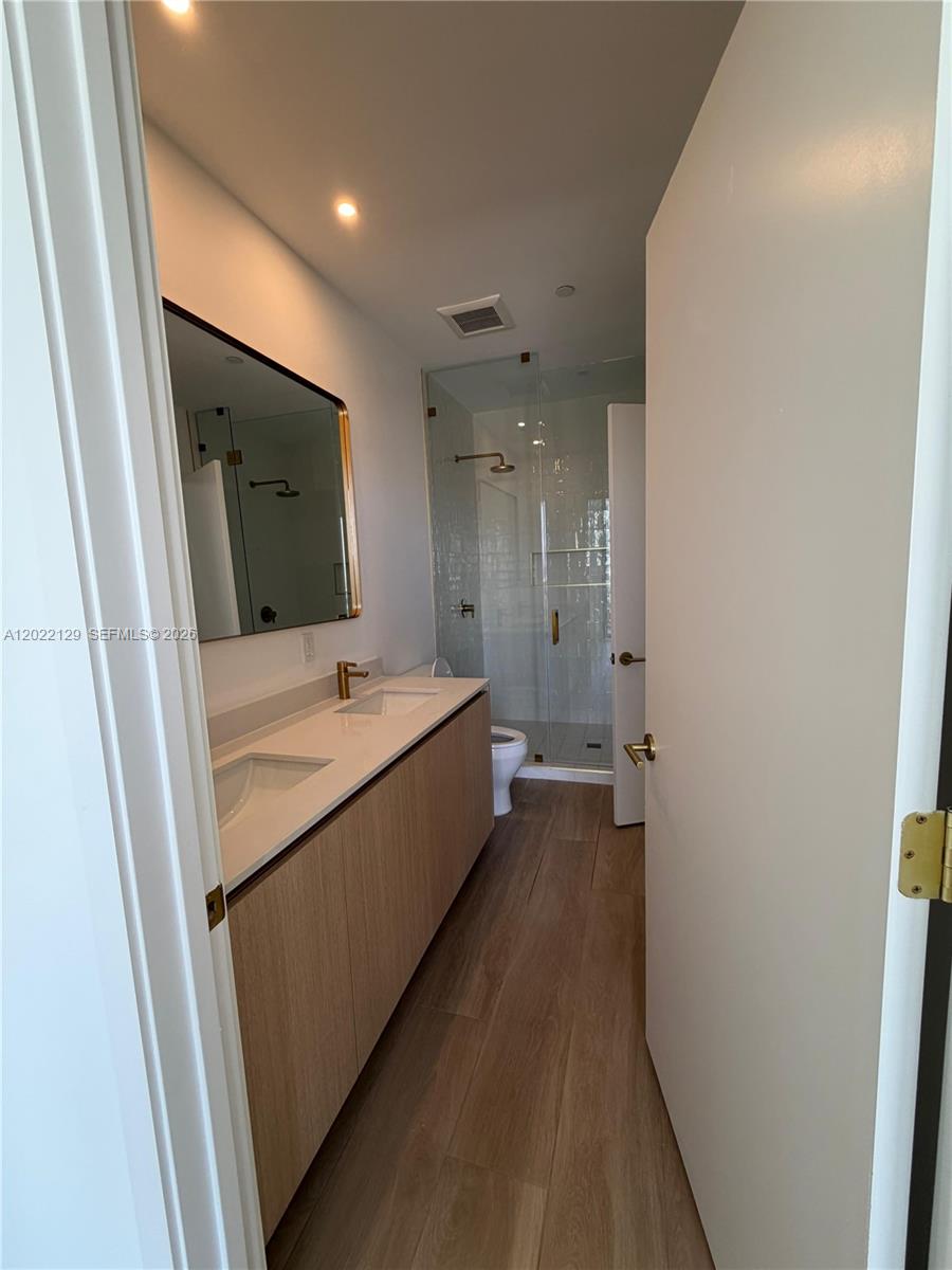 90 NE 32nd ST 1110