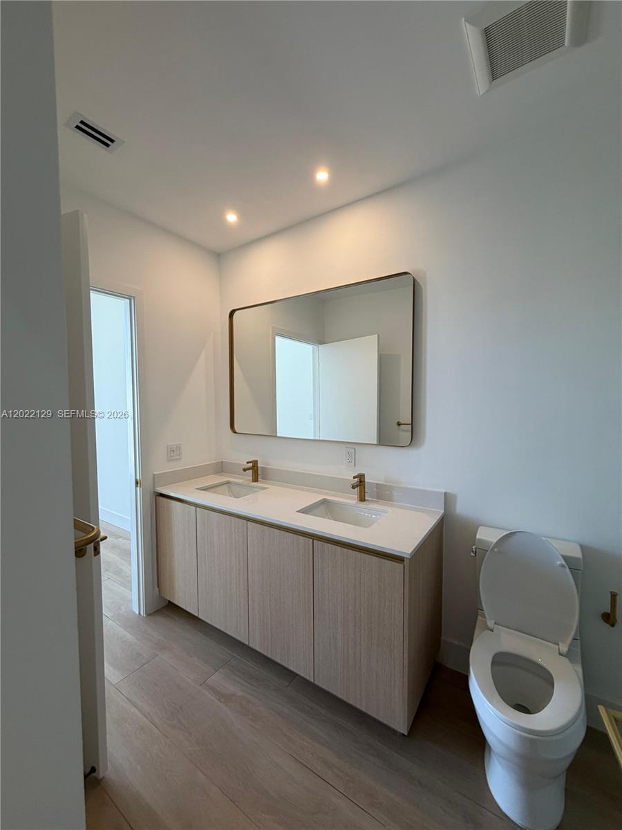 90 NE 32nd ST 1110
