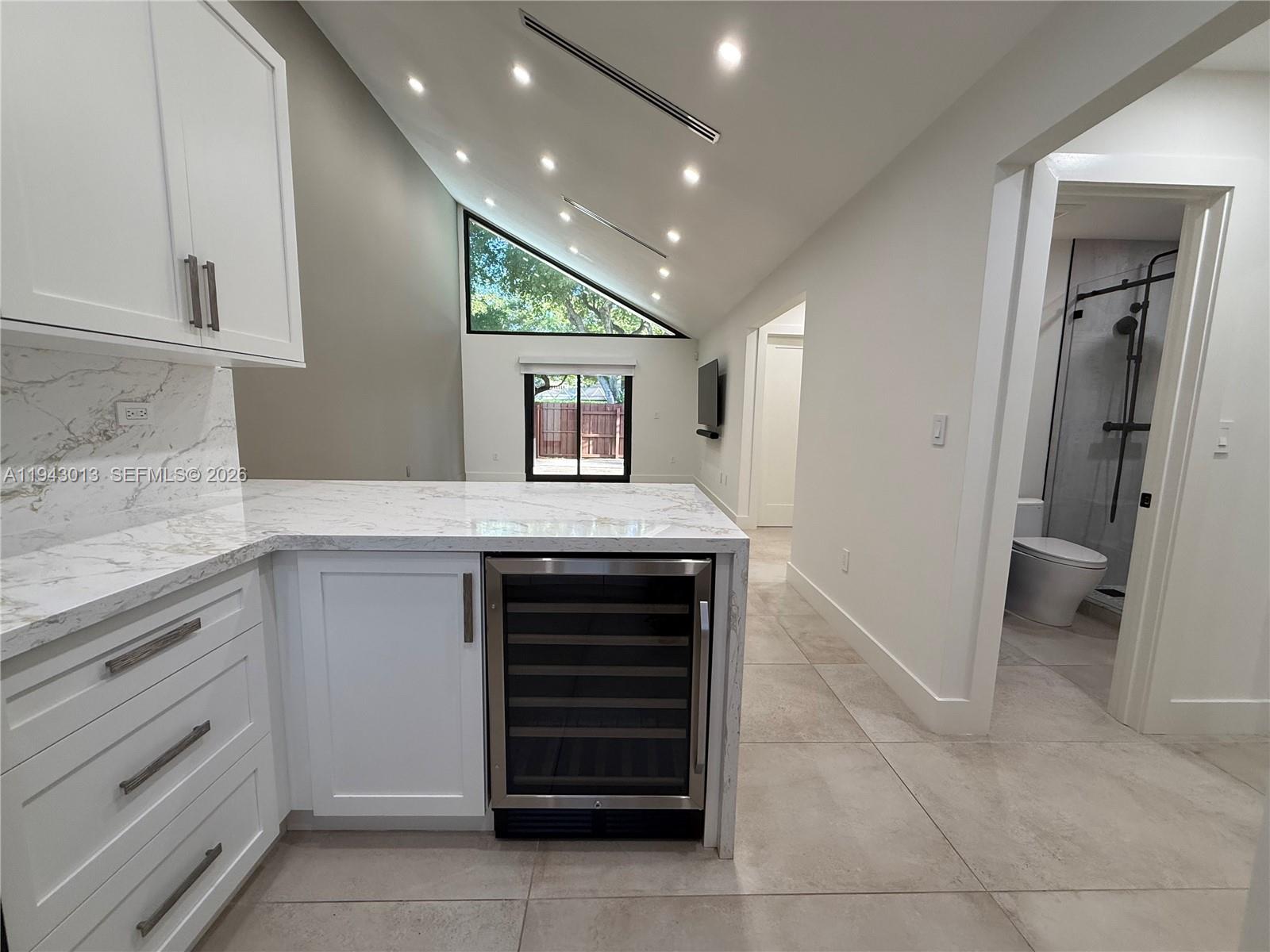 BRIAR BAY TOWNHOUSE ESTAT - Residential Lease