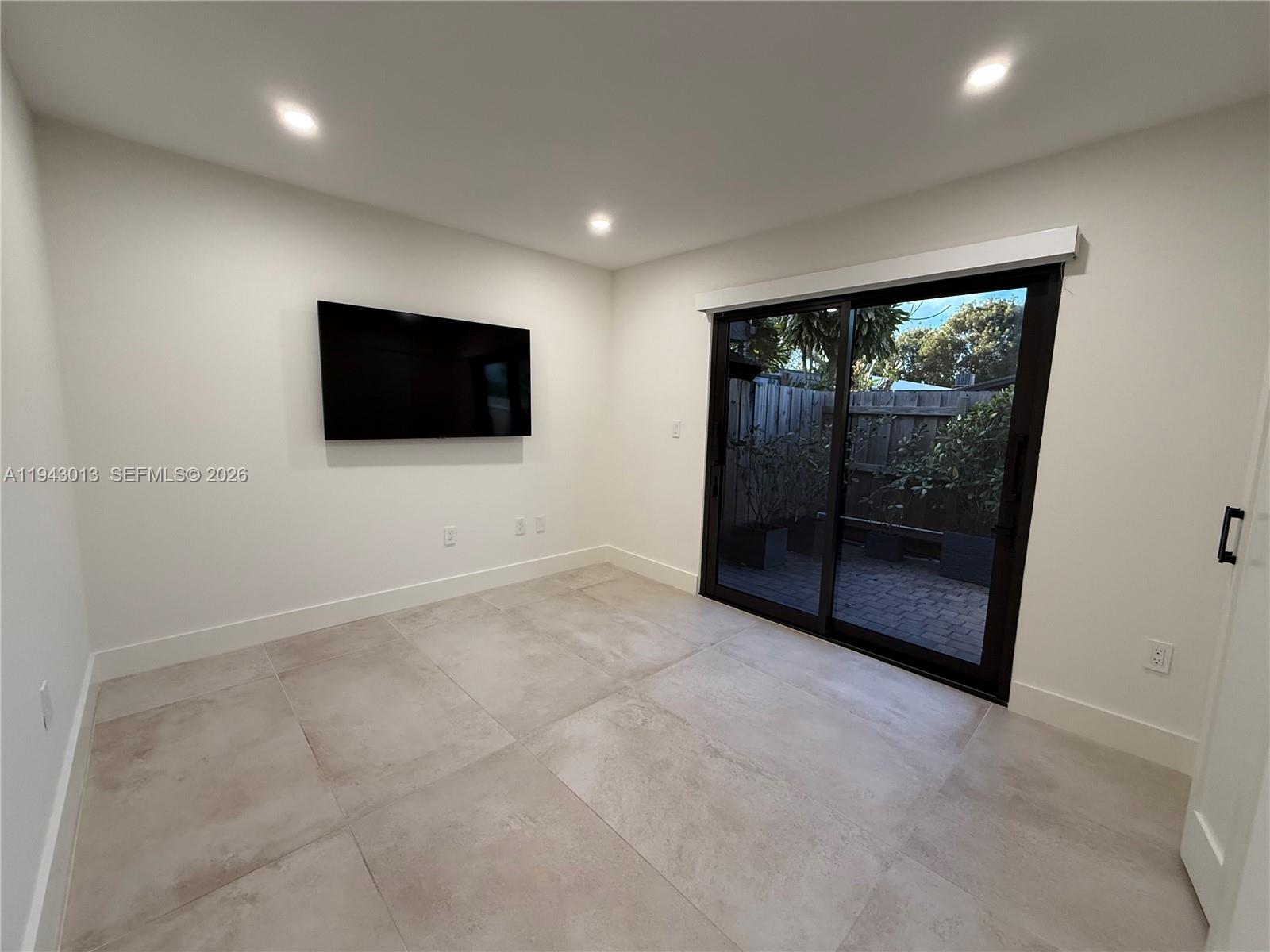 BRIAR BAY TOWNHOUSE ESTAT - Residential Lease