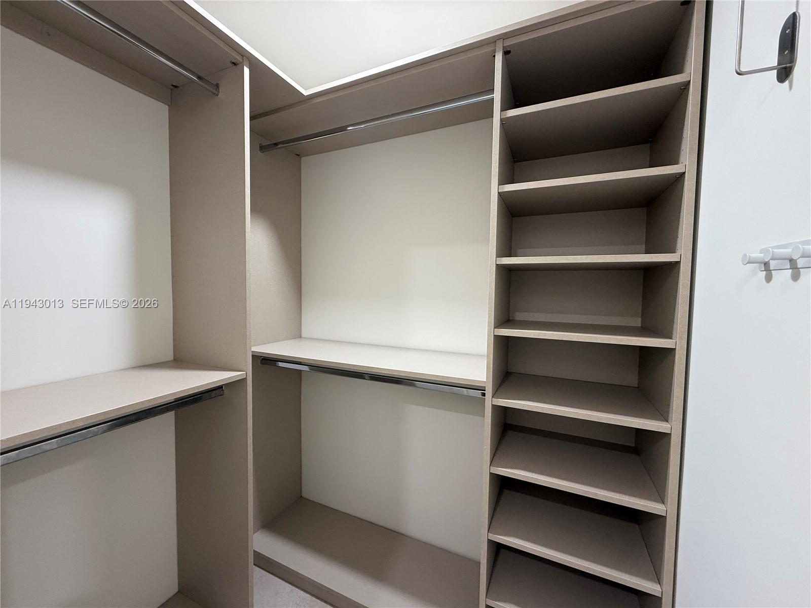 BRIAR BAY TOWNHOUSE ESTAT - Residential Lease