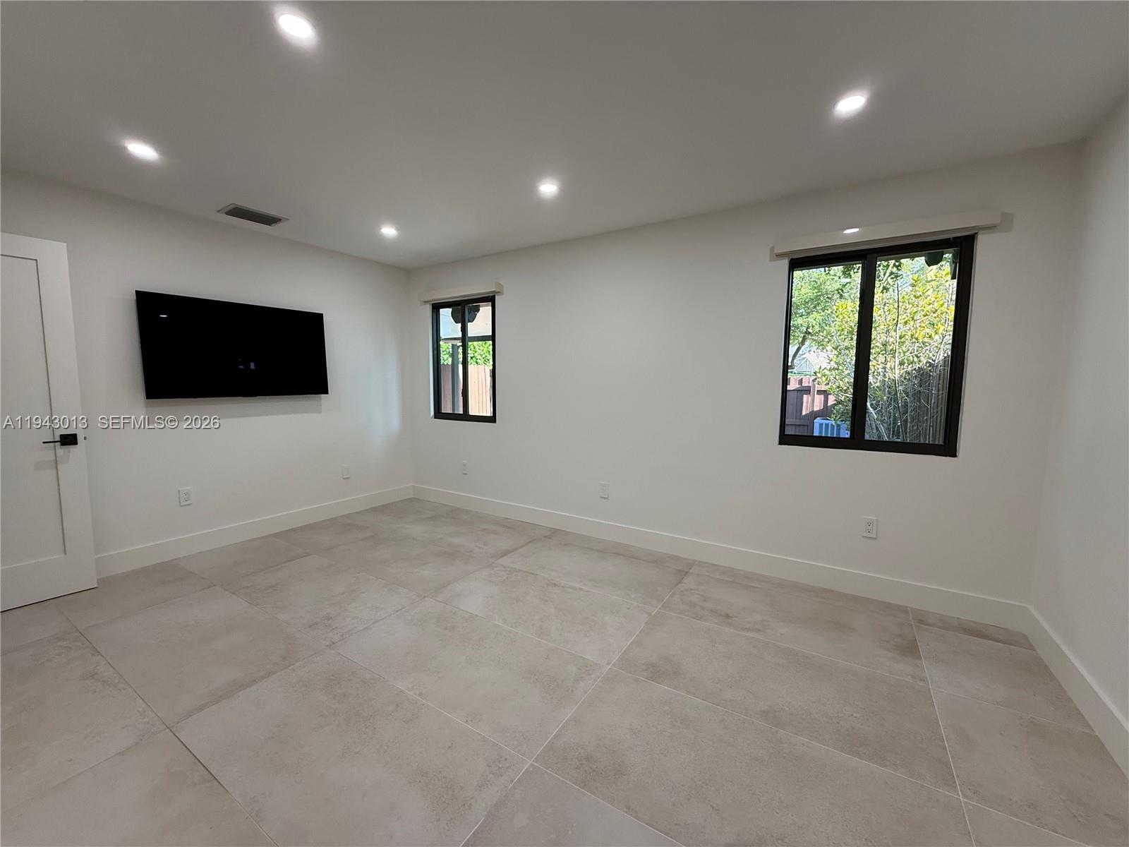 BRIAR BAY TOWNHOUSE ESTAT - Residential Lease