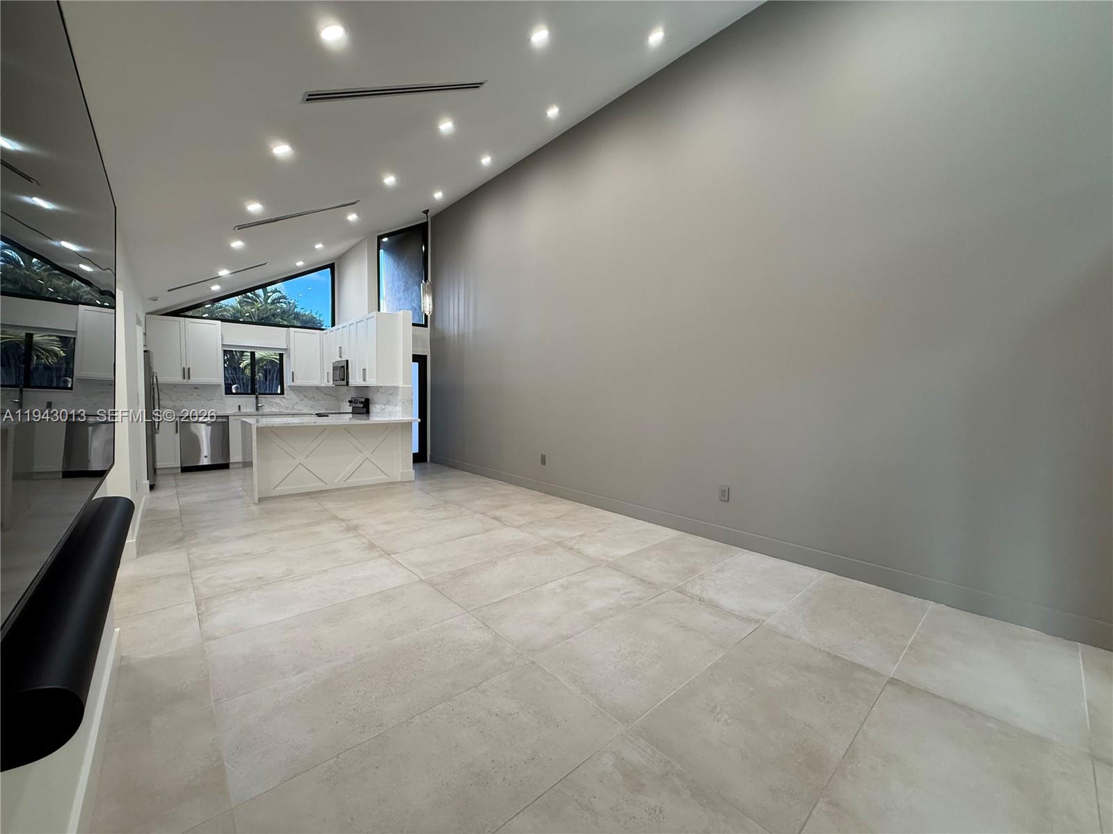 BRIAR BAY TOWNHOUSE ESTAT - Residential Lease