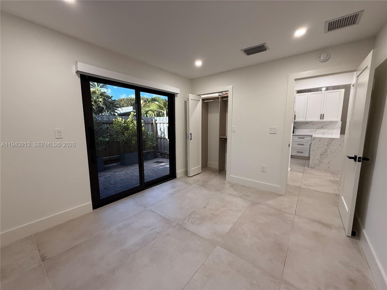 BRIAR BAY TOWNHOUSE ESTAT - Residential Lease