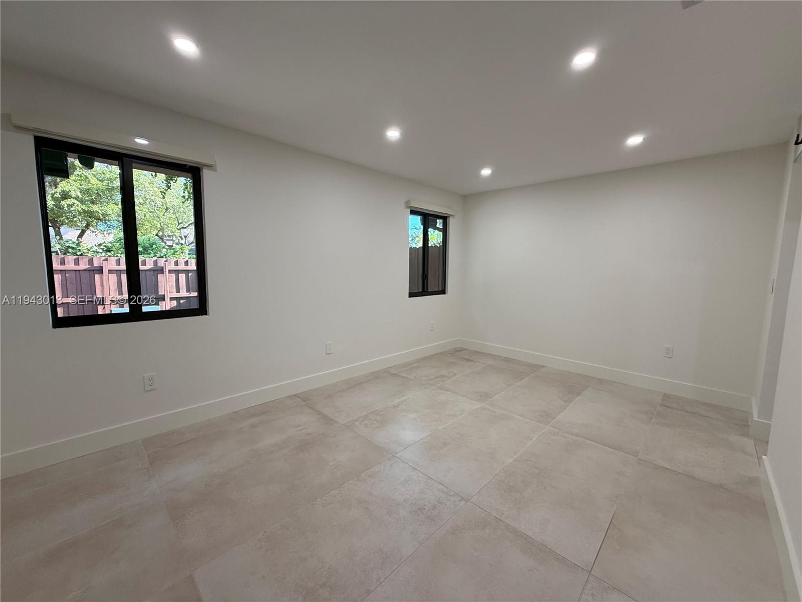 BRIAR BAY TOWNHOUSE ESTAT - Residential Lease