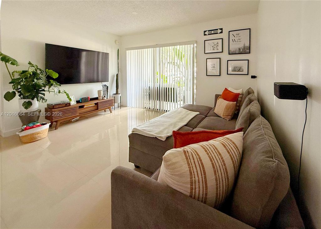 Photo of 530 S Park Rd #12-11, Hollywood, FL 33021 (MLS # A12016664)