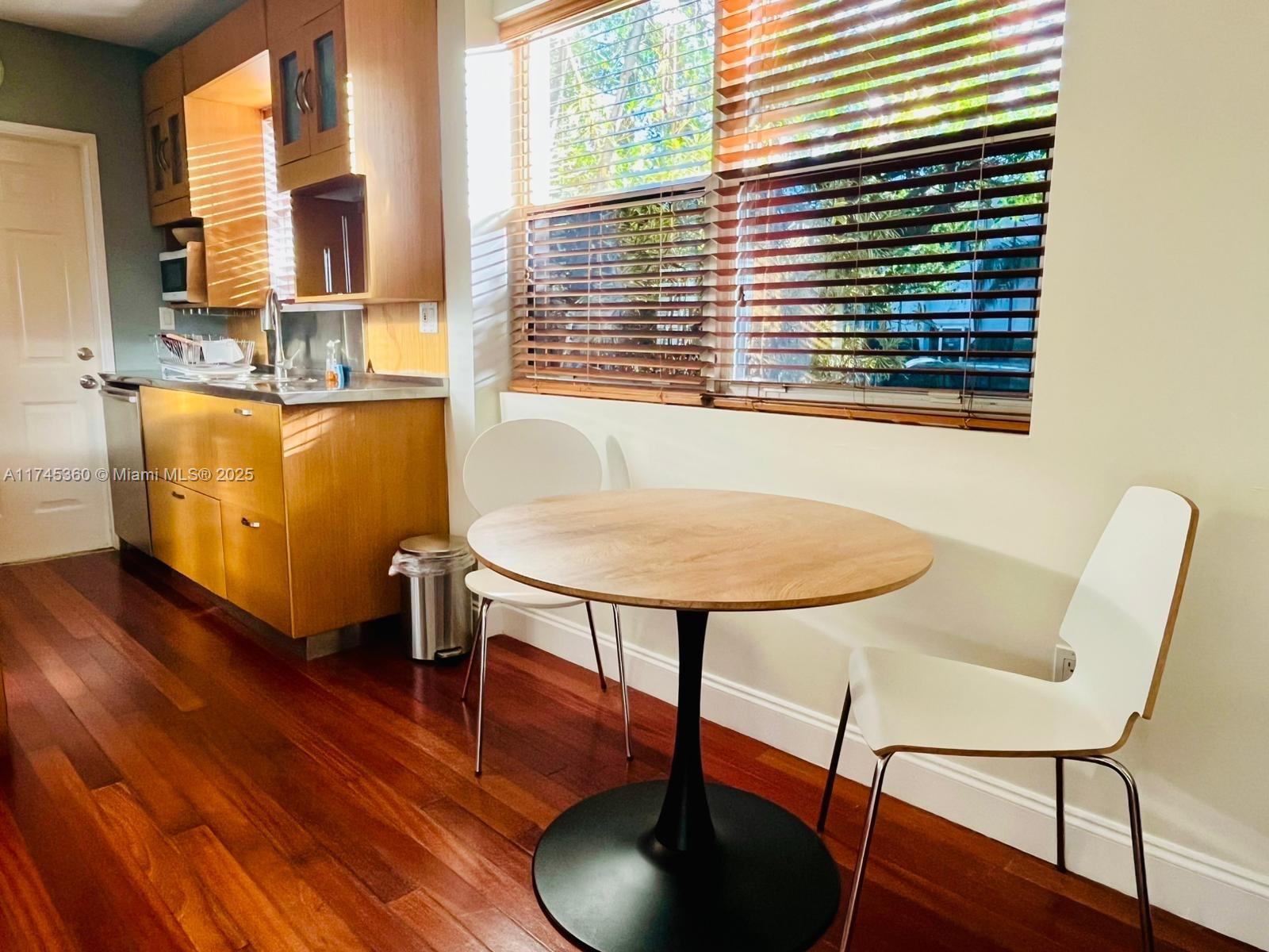 RETREAT CONDO - Residential