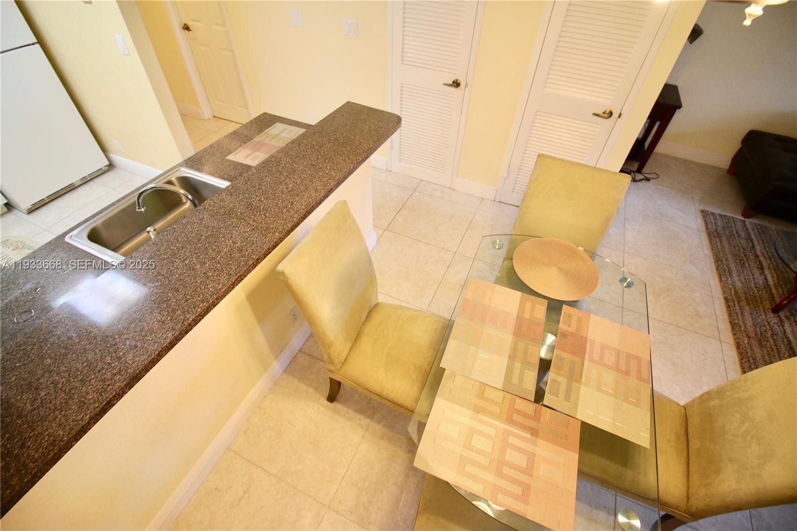 WAVE CONDO - Residential Lease