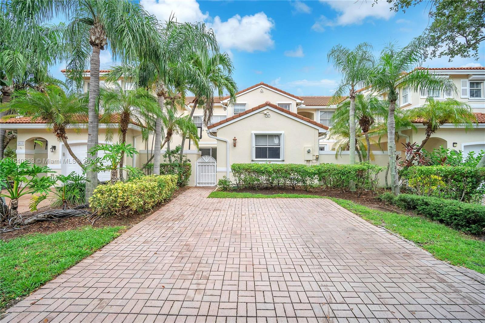 View Hollywood, FL 33019 townhome