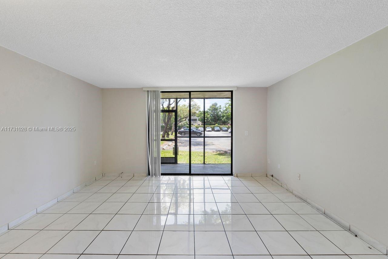 HORIZONS WEST CONDO #2 - Residential
