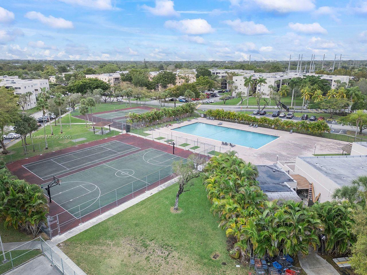 HORIZONS WEST CONDO #2 - Residential