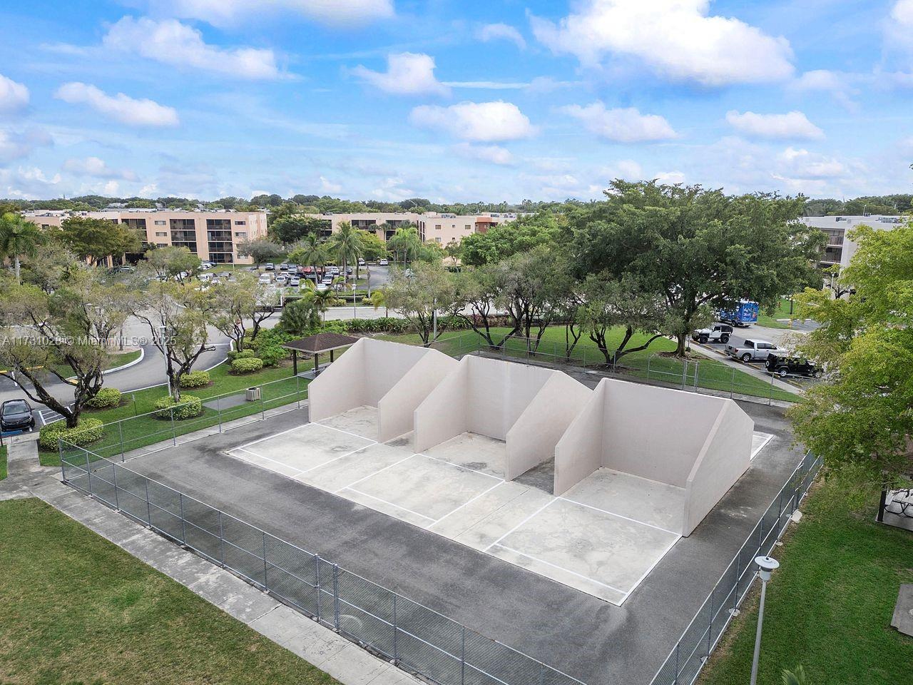 HORIZONS WEST CONDO #2 - Residential