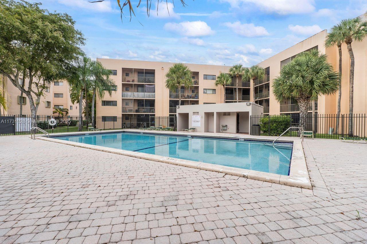 HORIZONS WEST CONDO #2 - Residential