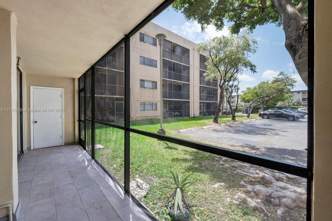 HORIZONS WEST CONDO #2 - Residential