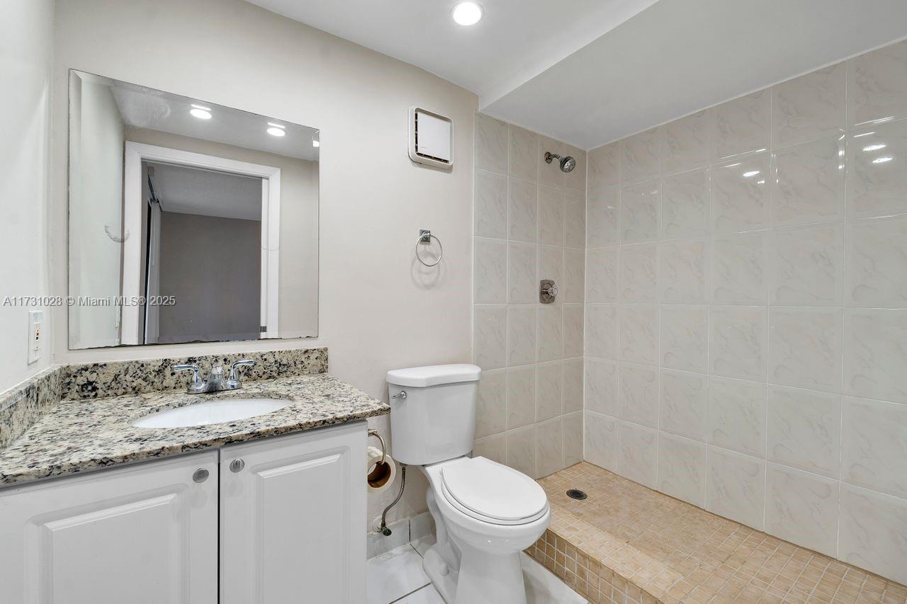 HORIZONS WEST CONDO #2 - Residential