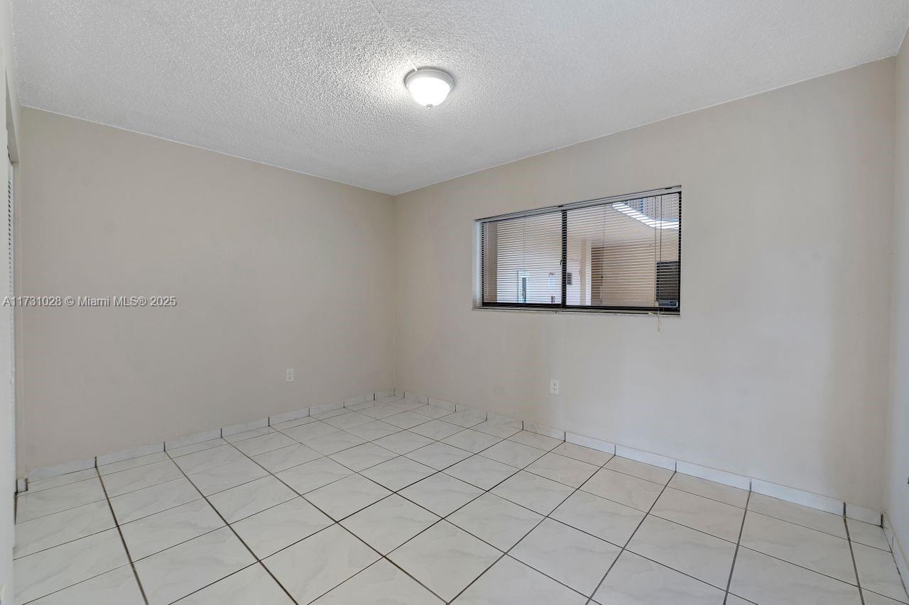 HORIZONS WEST CONDO #2 - Residential