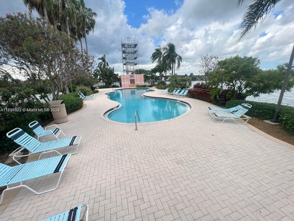 CORAL BAY - Residential