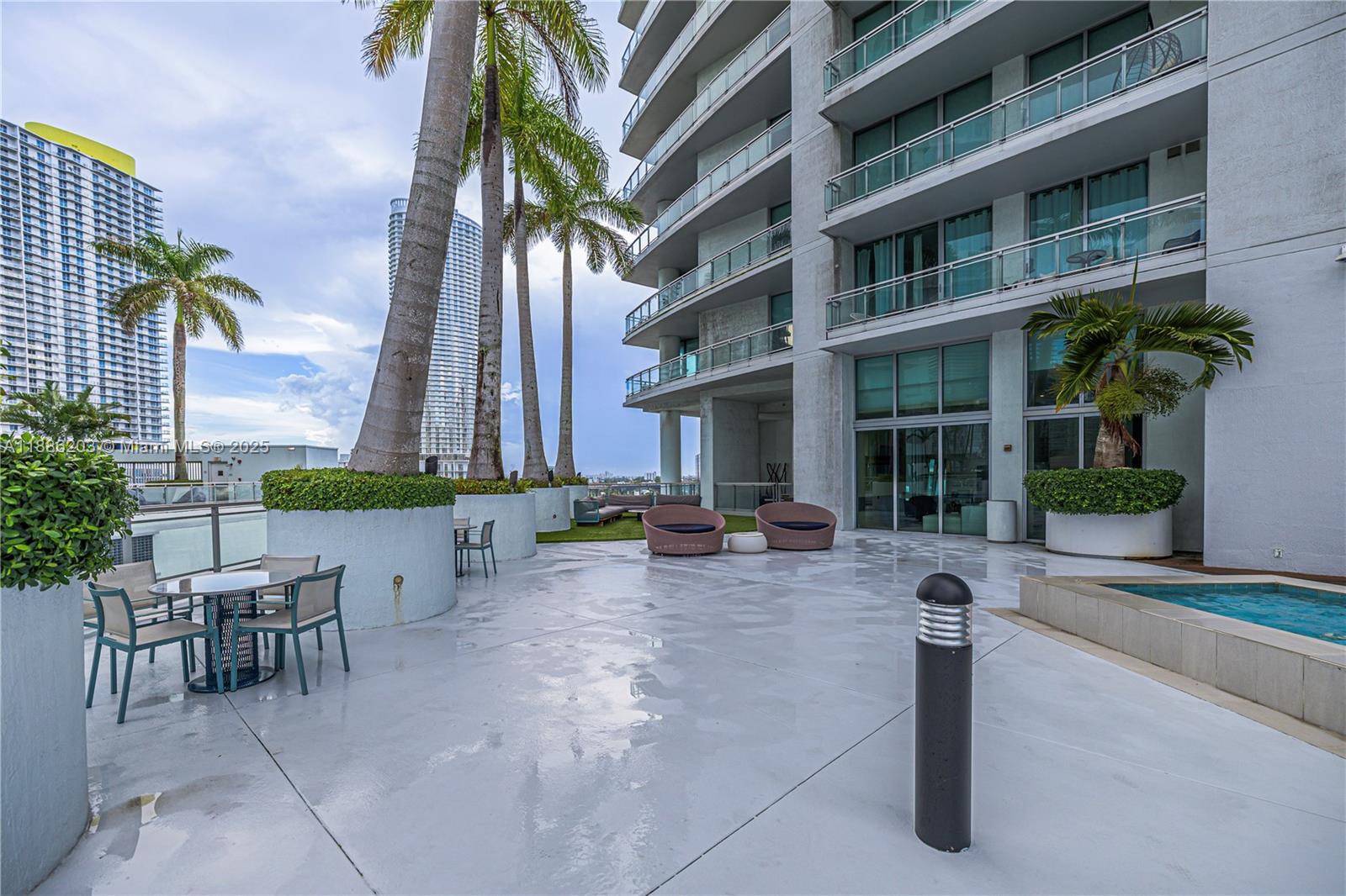 IVY CONDO - Residential